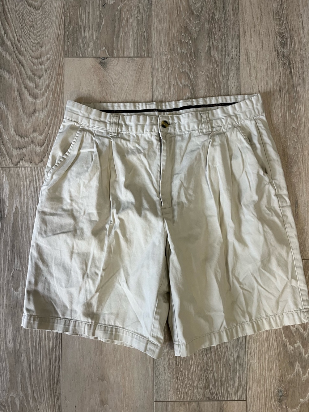Duck Head vintage Men's Light Khaki pleated Front Shorts size 35